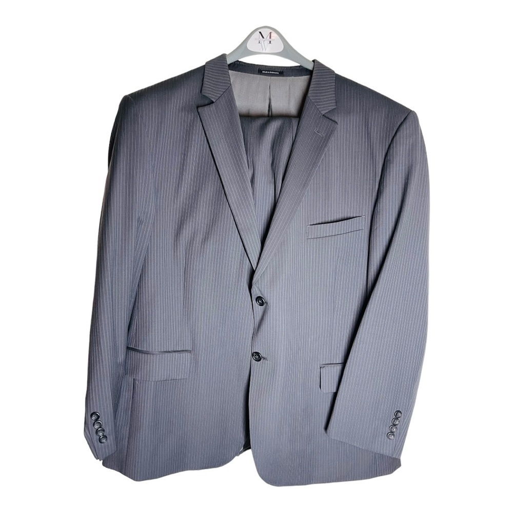 Pronto uomo gray pinstripe suit